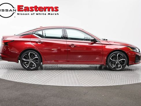 Used 2023 Nissan Altima 2.5 SR w/ SR Premium Package FWD image 4