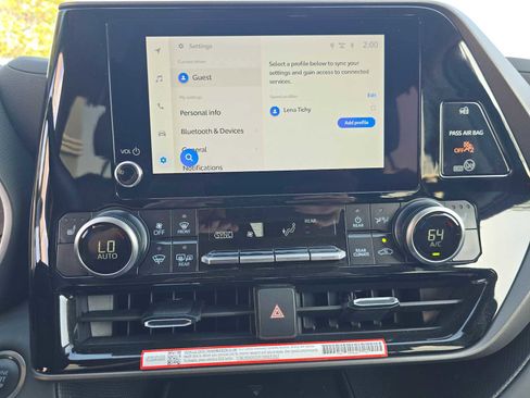 Certified 2025 Toyota Highlander XLE FWD image 30