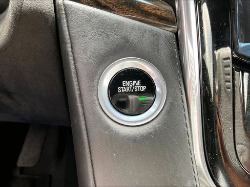 Used 2016 Cadillac Escalade ESV Platinum image 33