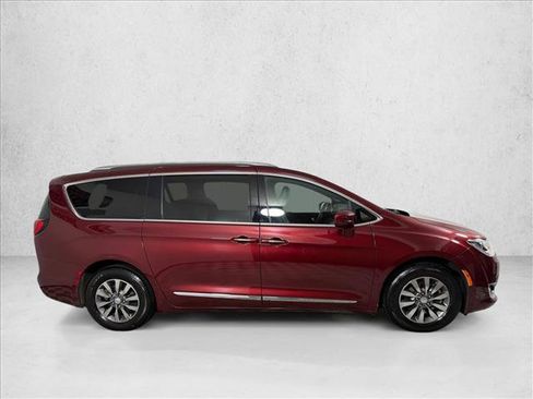 Used 2019 Chrysler Pacifica Touring-L FWD image 4
