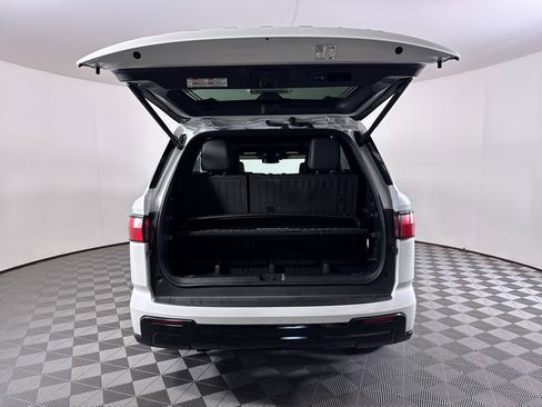 Used 2024 Toyota Sequoia Platinum image 8