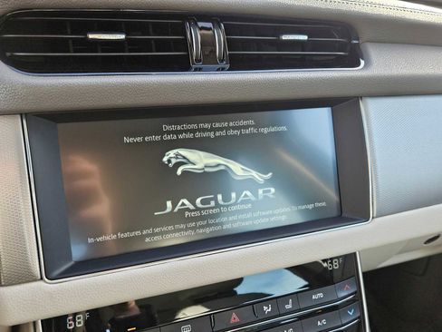 Used 2019 Jaguar XF Prestige image 58