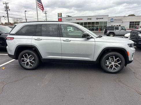 New 2025 Jeep Grand Cherokee Limited w/ Trailer Tow Package image 2