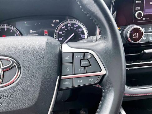 Used 2022 Toyota Highlander XSE image 24