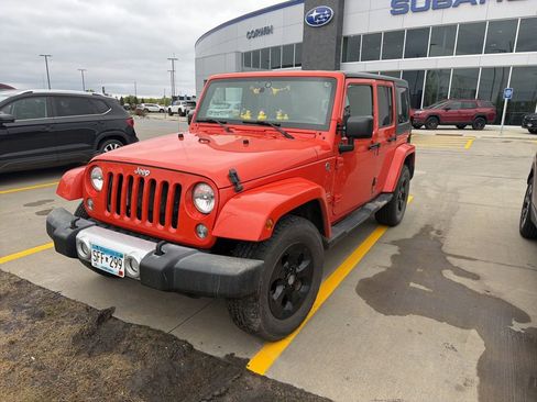Used 2015 Jeep Wrangler Unlimited Sahara w/ Connectivity Group AWD/4WD image 2