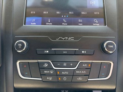 Used 2019 Ford Fusion SE w/ Equipment Group 151A FWD image 17