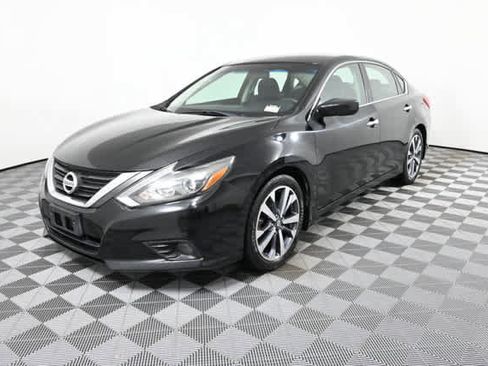 Used 2017 Nissan Altima 2.5 SR FWD image 2