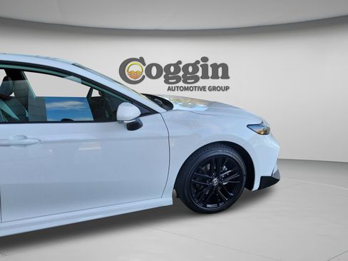 Used 2026 Toyota Camry SE image 30