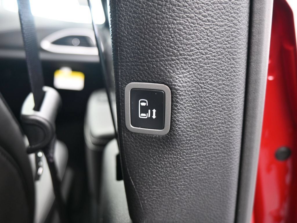 New 2026 Chrysler Pacifica Select FWD image 36