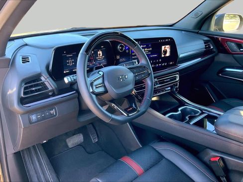 Used 2024 Chevrolet Traverse RS AWD/4WD image 17