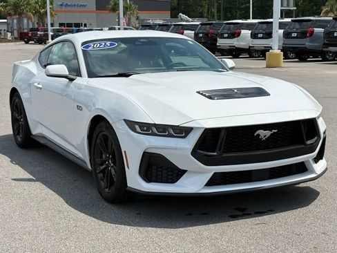 Used 2025 Ford Mustang GT RWD image 7