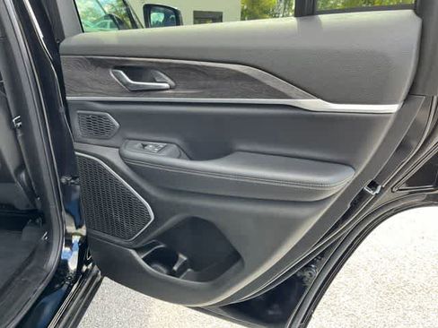 New 2025 Jeep Grand Cherokee Limited w/ Black Appearance Package image 30