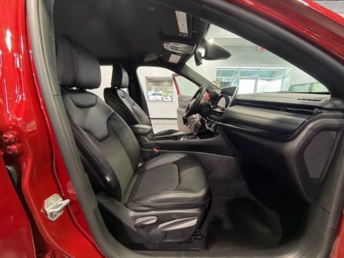 Used 2026 Jeep Compass Latitude AWD/4WD image 13