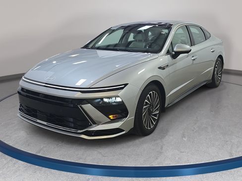 Used 2025 Hyundai Sonata Limited FWD image 1