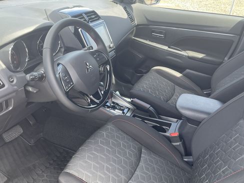 Used 2025 Mitsubishi Outlander Sport AWD image 10