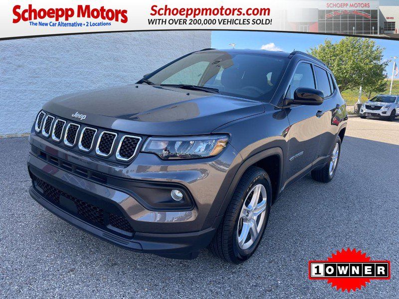 Used 2023 Jeep Compass Latitude w/ Convenience Group AWD/4WD image 1