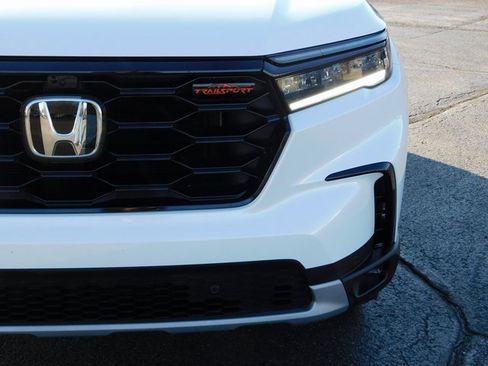 Certified 2025 Honda Pilot TrailSport image 9