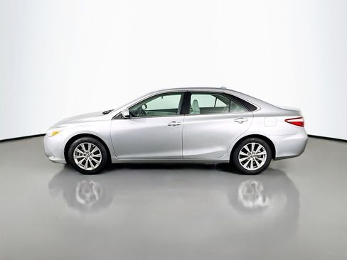 Used 2015 Toyota Camry XLE w/ Moonroof Package image 8