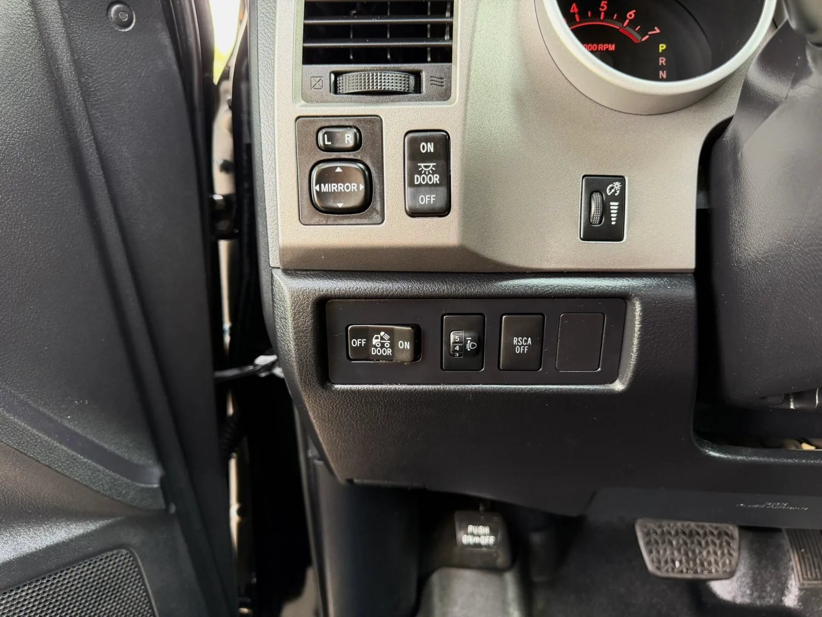 Used 2013 Toyota Tundra 4x4 CrewMax w/ Tow Pkg image 46