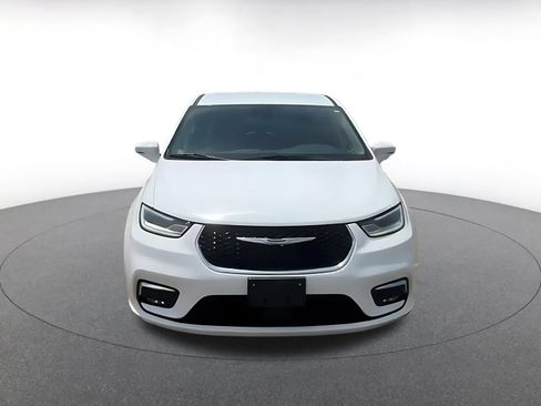 Used 2022 Chrysler Pacifica Touring-L FWD image 4