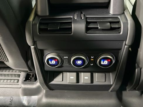 Used 2023 Land Rover Defender 110 X-Dynamic SE image 19