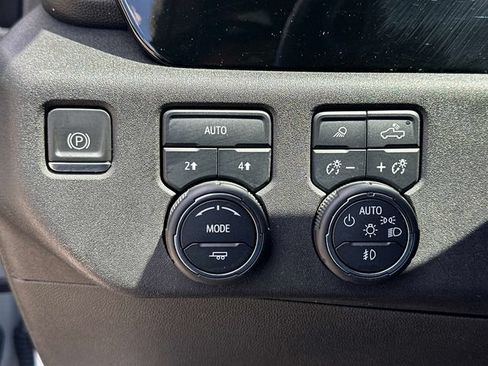 Used 2023 Chevrolet Silverado 1500 LTZ AWD/4WD image 12