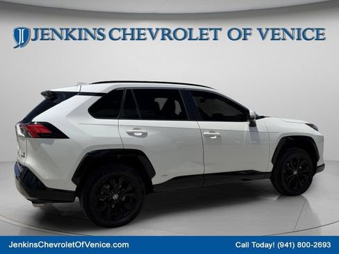 Used 2022 Toyota RAV4 SE AWD/4WD image 4