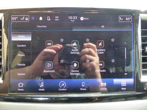 Used 2024 Chrysler Pacifica Touring-L FWD image 48