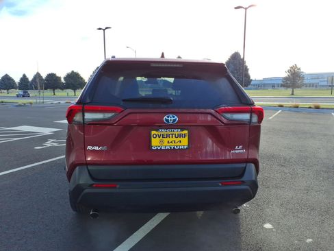 Used 2022 Toyota RAV4 LE image 7