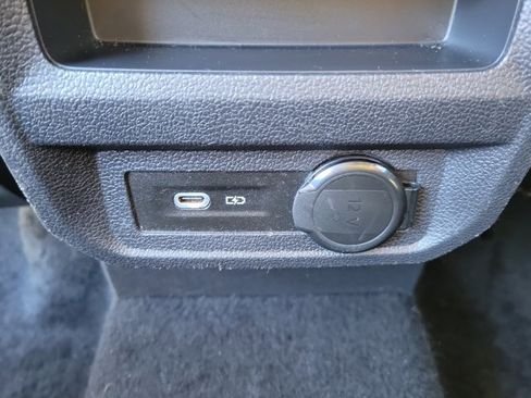 Used 2022 Volkswagen Tiguan SE image 17