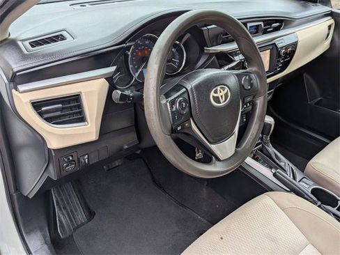 Used 2015 Toyota Corolla LE image 11
