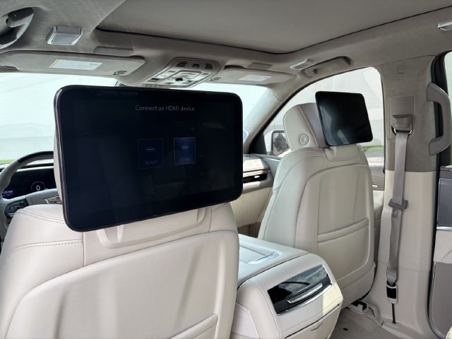 Used 2024 Cadillac Escalade Sport Platinum w/ LPO, ONYX Package AWD/4WD image 13