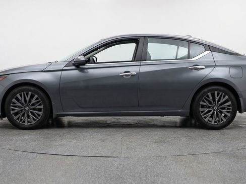 Used 2025 Nissan Altima 2.5 SV FWD image 5