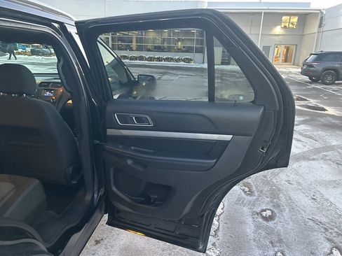 Used 2017 Ford Explorer XLT image 17