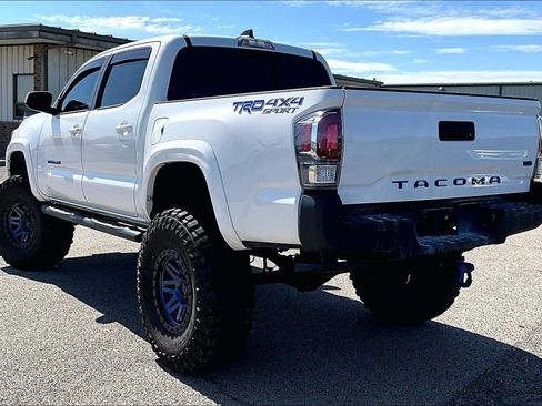 Used 2022 Toyota Tacoma TRD Sport AWD/4WD image 5