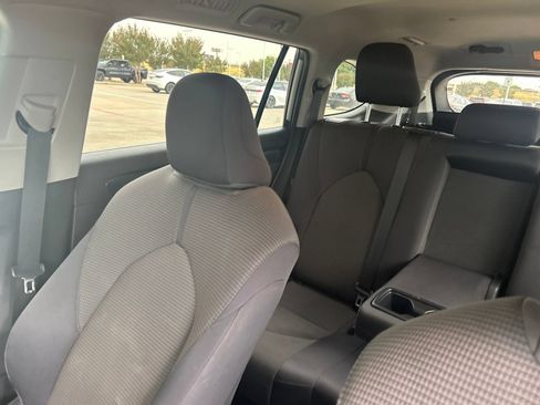 Used 2024 Toyota Highlander LE AWD/4WD image 24