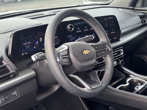Certified 2025 Chevrolet Traverse LT image 9