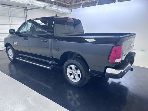Used 2019 RAM 1500 Classic SLT w/ Luxury Group AWD/4WD image 10