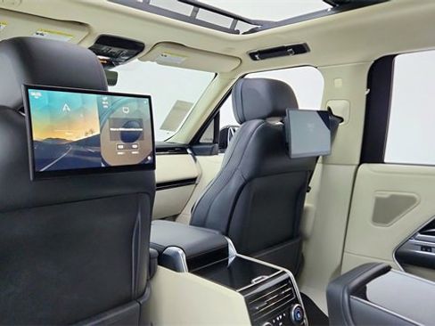Used 2023 Land Rover Range Rover Long Wheelbase Autobiography image 29
