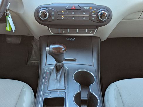 Used 2016 Kia Sorento LX w/ LX Convenience Package image 17