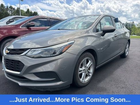 Used 2017 Chevrolet Cruze LT FWD image 1