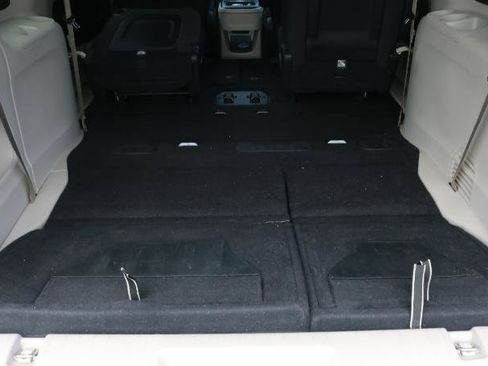 Used 2020 Chrysler Pacifica Touring w/ Tire & Wheel Group FWD image 24