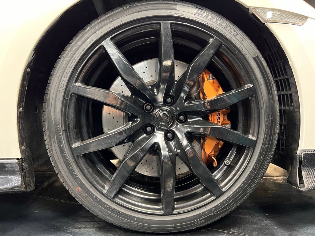 Used 2020 Nissan GT-R Premium AWD/4WD image 18