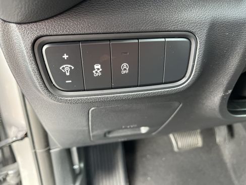 Used 2025 Kia Soul LX w/ LX Technology Package FWD image 19