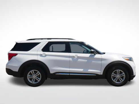 Certified 2024 Ford Explorer XLT AWD/4WD image 2