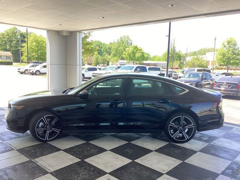Used 2024 Honda Accord Sport image 6