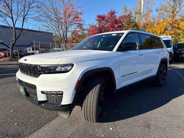 Used 2023 Jeep Grand Cherokee L Limited w/ Luxury Tech Group II AWD/4WD image 3
