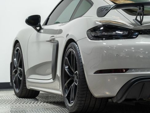 Used 2020 Porsche 718 Cayman GT4 image 14