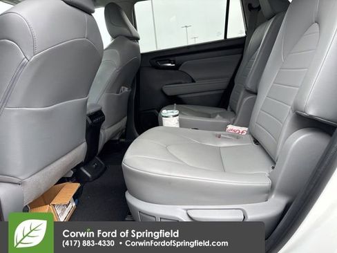 Used 2021 Toyota Highlander XLE image 11