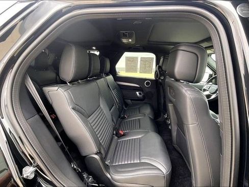 Used 2025 Land Rover Discovery Dynamic SE image 32